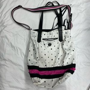 Lululemon expandable bag